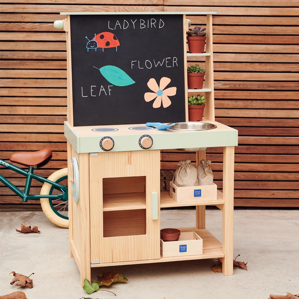 Create & Play Mud Kitchen